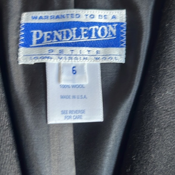 Pendleton Petite 100% Virgin Wool Black Blazer Four Button Closure Size 6 - Picture 7 of 9